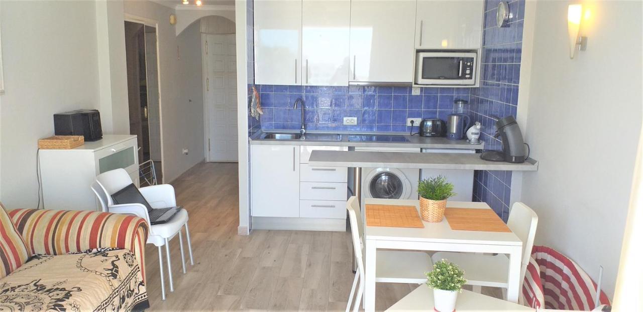 Apartment With A Large South-Facing Balcony, Sea View And Wifi In Las Americas Center Playa de las Americas  Exterior photo